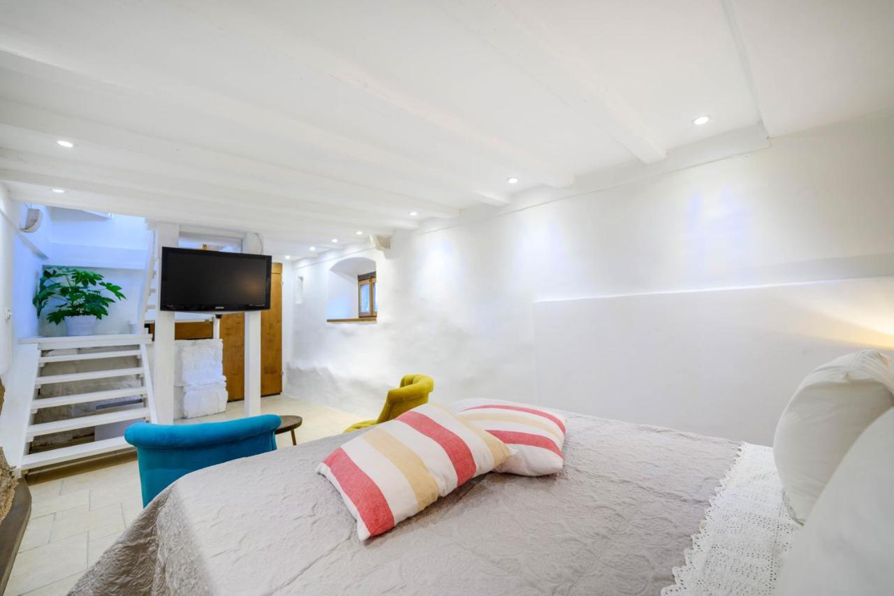 On The Rock Apartments Σίμπενικ Εξωτερικό φωτογραφία